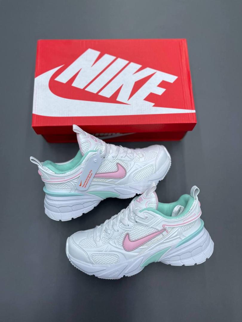 کفش کتونی زنانه نایک Nike Zoom Vomero 5 - Image 2