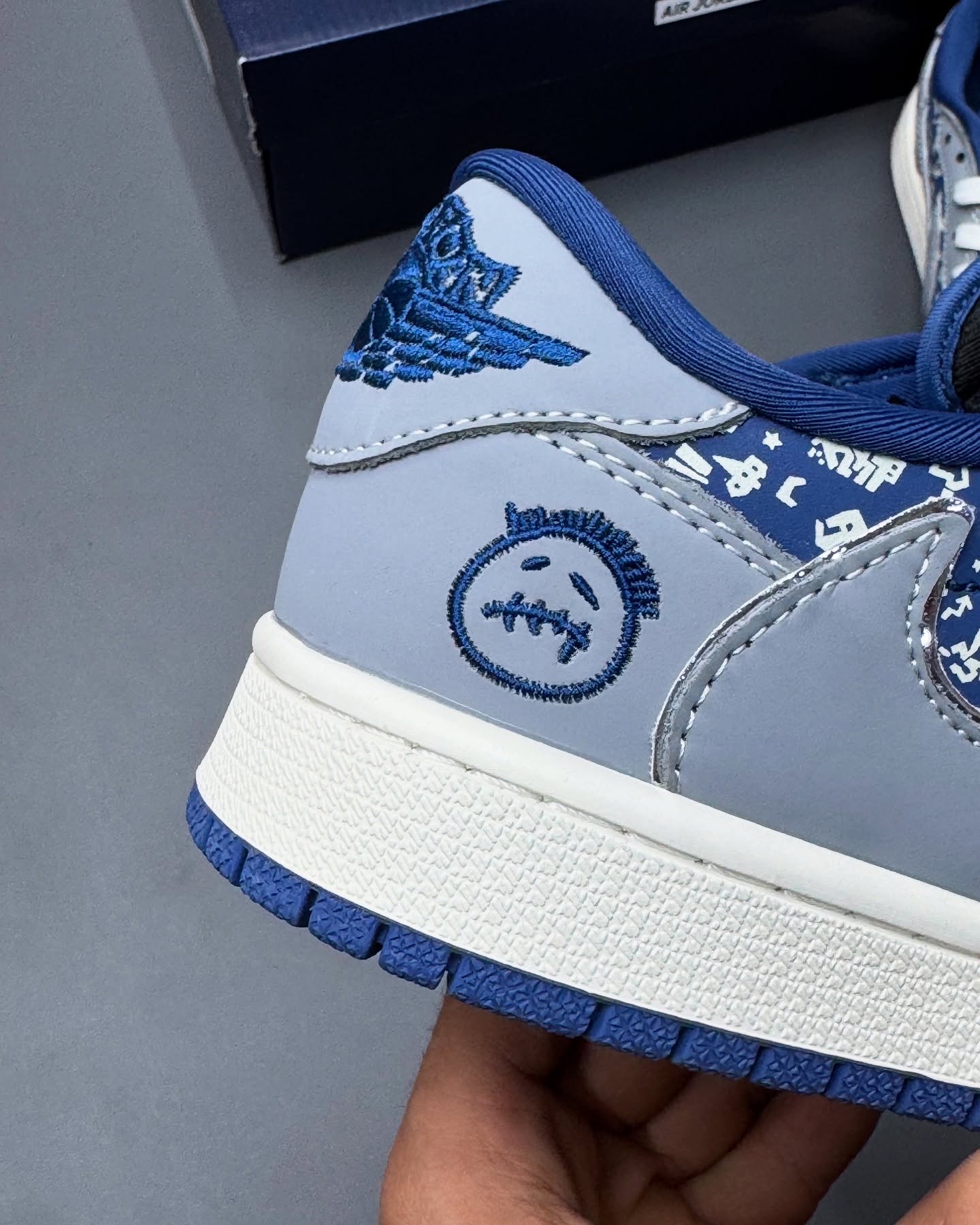 کفش کتونی مردانه نایک جردن Travis x Undefeated - Image 3