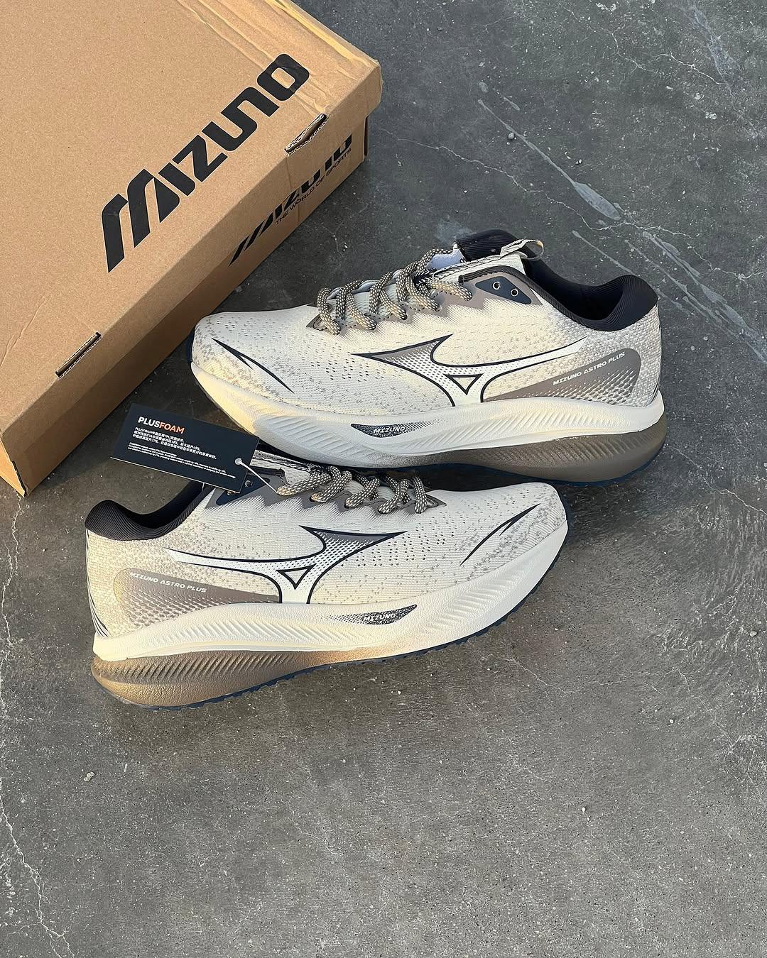 کفش کتونی مردانه میزانو استرو پلاس Mizuno