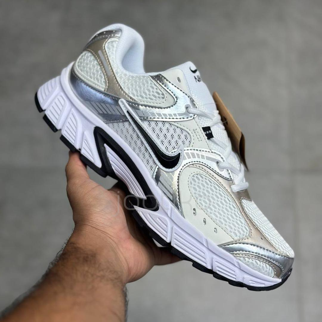 کفش کتونی زنانه و مردانه نایک وی فایو آر ان آر سفید متالیک نقرهای مشکی Nike V5 RNR White Vast Grey Metallic Silver Black