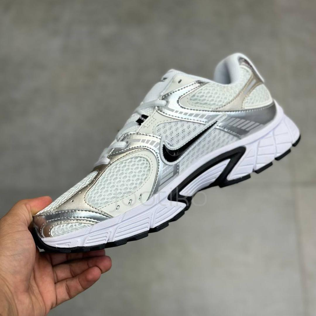 کفش کتونی زنانه و مردانه نایک وی فایو آر ان آر سفید متالیک نقرهای مشکی Nike V5 RNR White Vast Grey Metallic Silver Black - Image 4