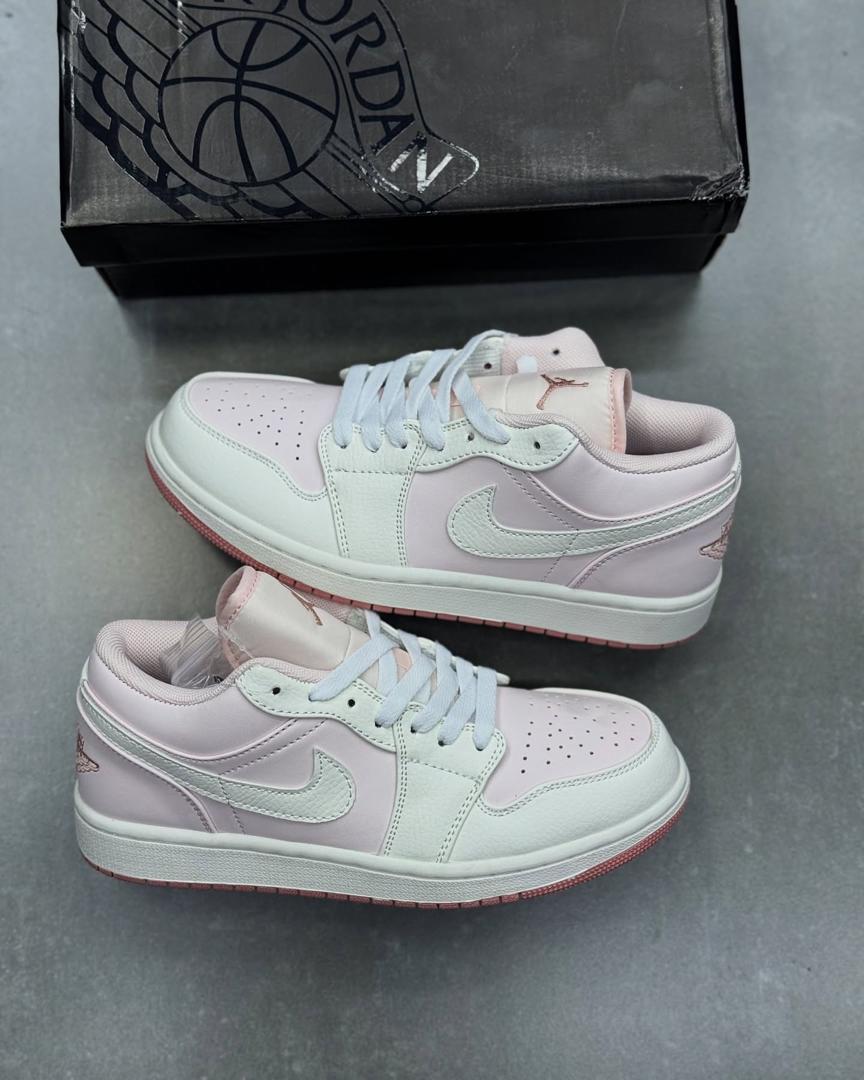 کفش کتونی زنانه نایک ایر جردن 1 White Pink