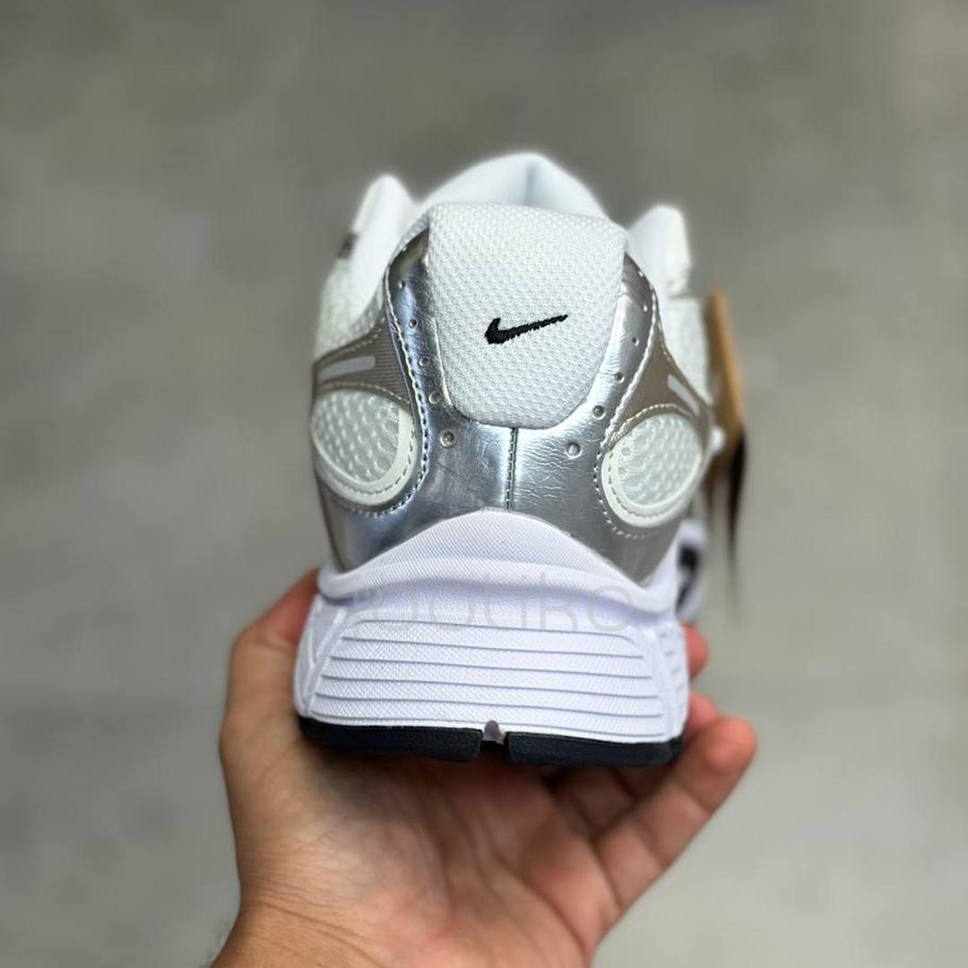 کفش کتونی زنانه و مردانه نایک وی فایو آر ان آر سفید متالیک نقرهای مشکی Nike V5 RNR White Vast Grey Metallic Silver Black - Image 3