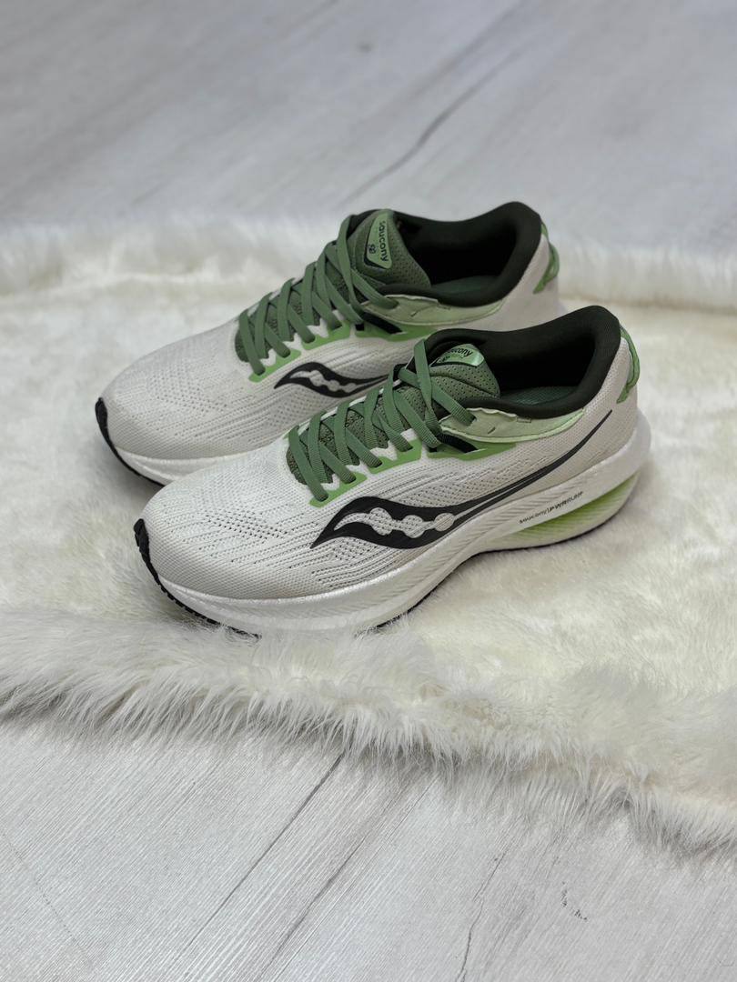 کفش کتونی مردانه ساکونی تریومف 21 | Saucony Triumph 21 - Image 3