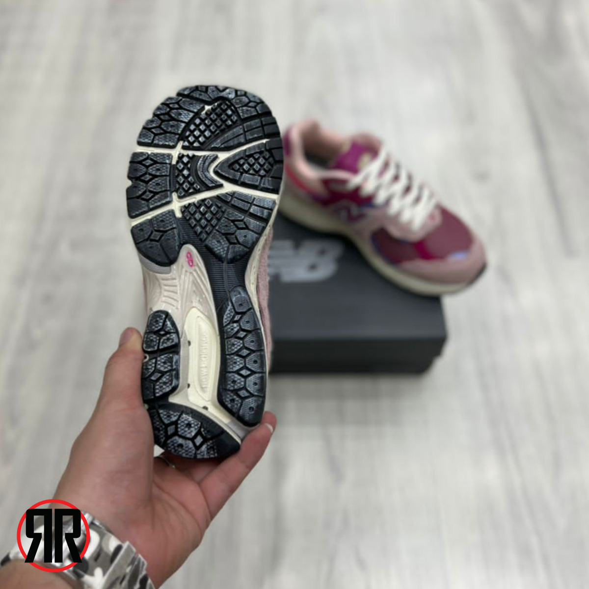 کفش کتونی زنانه نیو بالانس 2002 new balance - Image 5