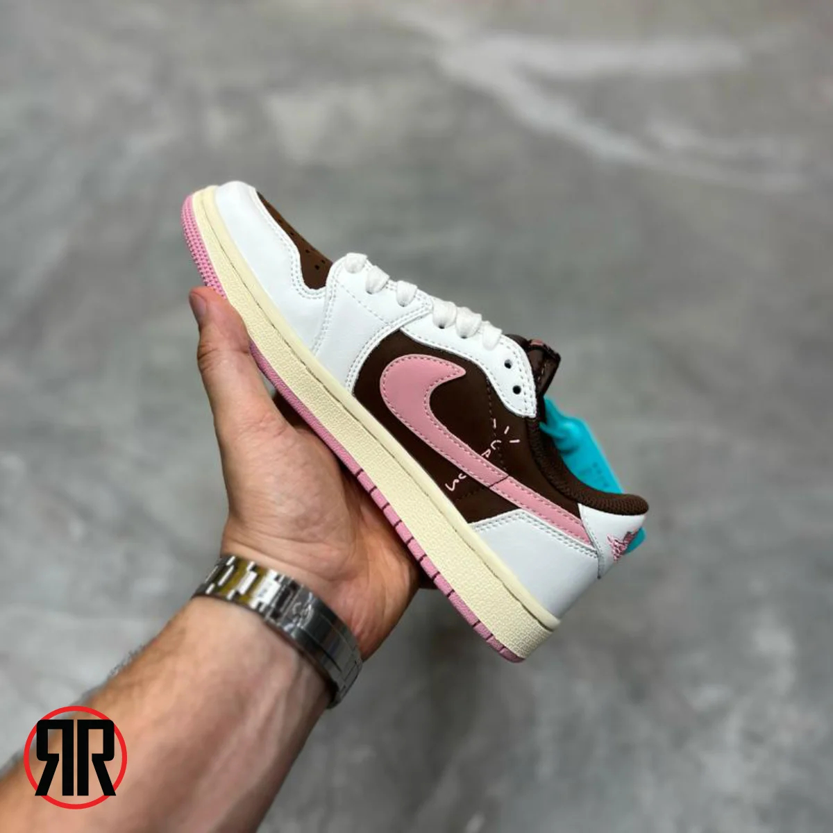 کفش کتونی زنانه نایک ایر جردن 1 Low Travis Scott - Image 3