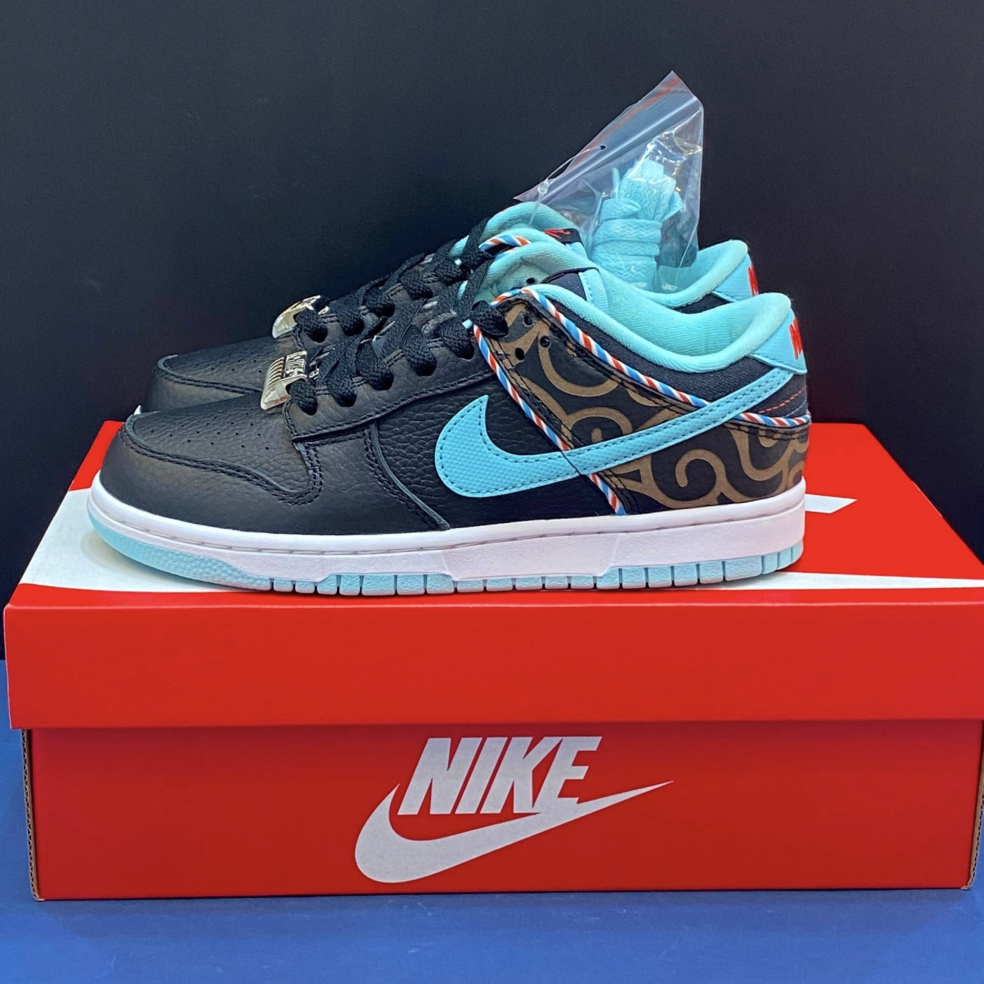 کفش کتونی مردانه نایک دانک لو باربر شاپ Nike Dunk Low Barber Shop - Image 4