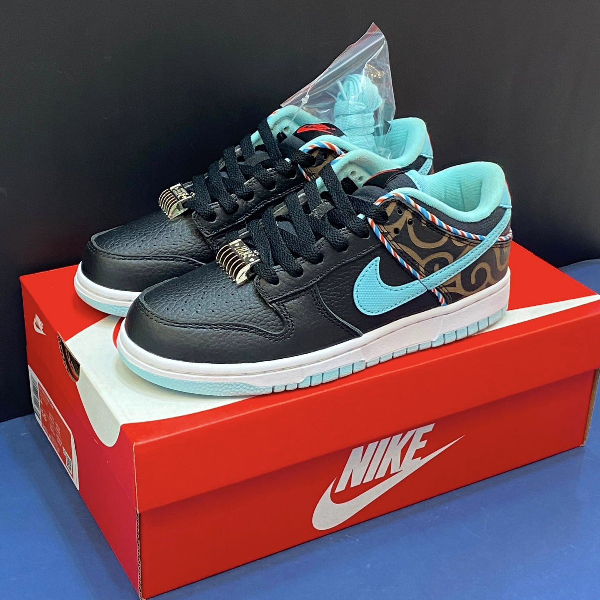 کفش کتونی مردانه نایک دانک لو باربر شاپ Nike Dunk Low Barber Shop - Image 2