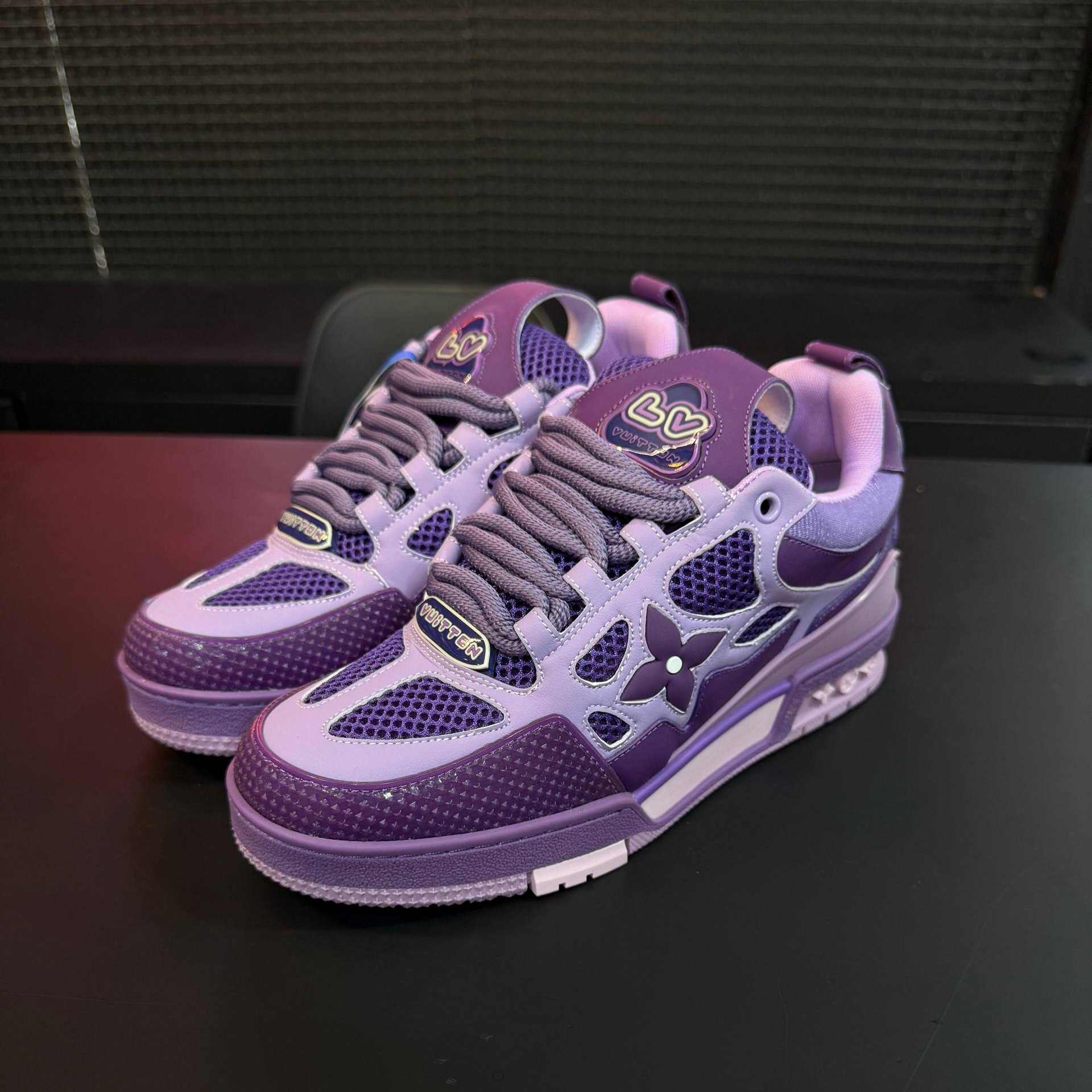 کفش کتونی زنانه الوی اسکیتی لویی ویتون Louis Vuitton LV Skate Sneaker - Image 2