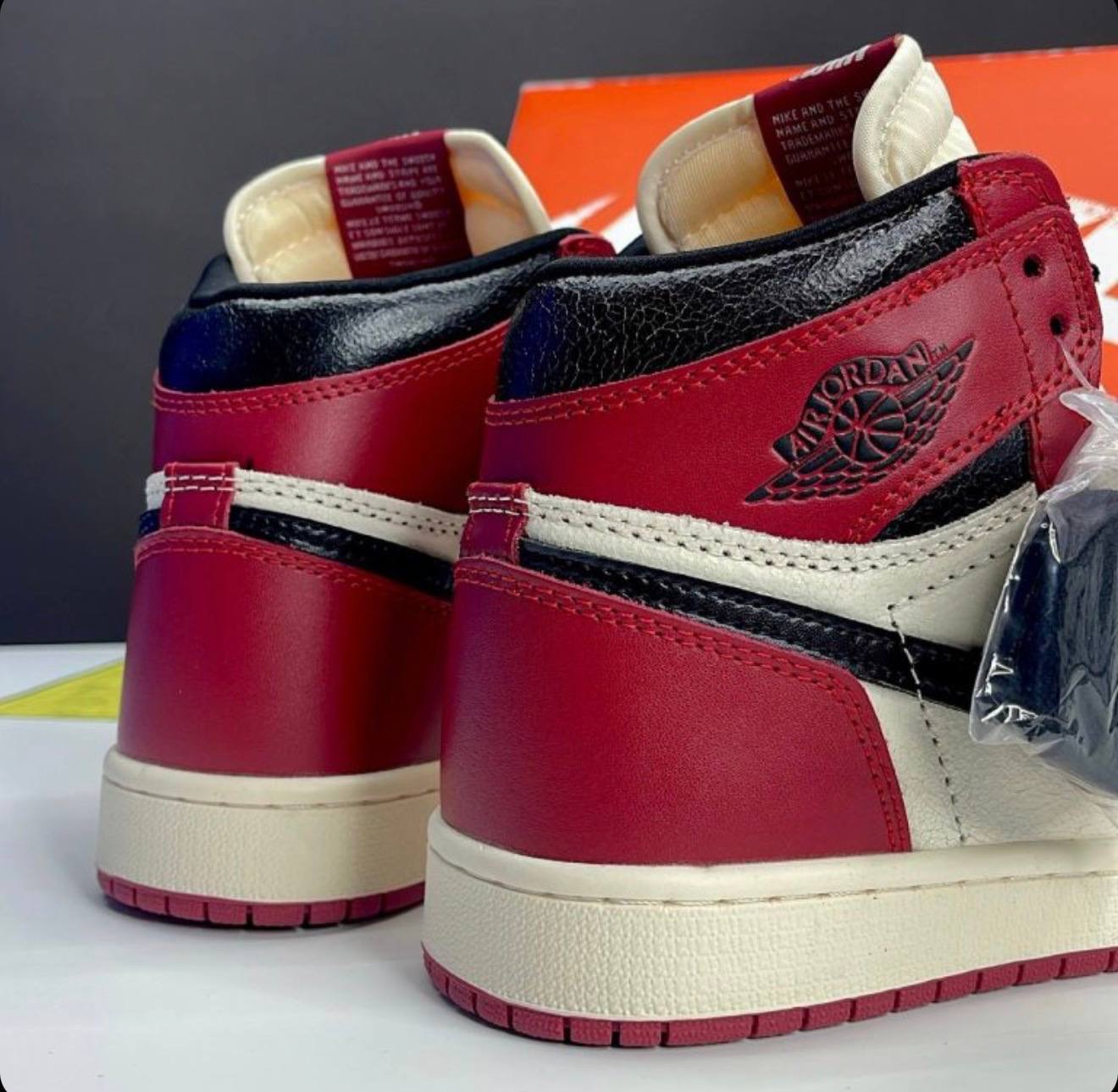 کفش کتونی نایک ایر جردن 1 ساقدار شیکاگو لاست اند فاند Nike Air Jordan 1 Chicago Lost and Found - Image 5