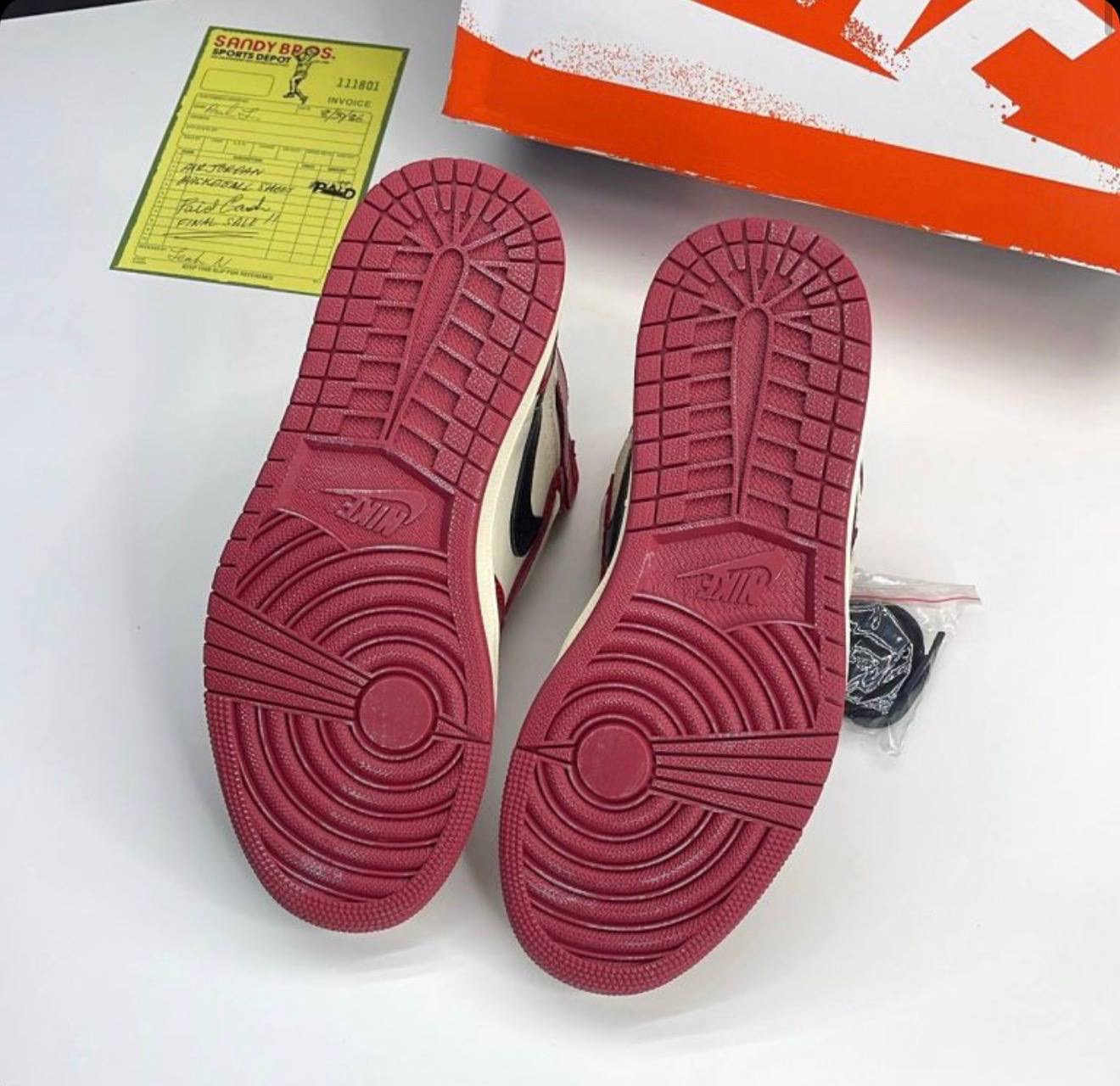 کفش کتونی نایک ایر جردن 1 ساقدار شیکاگو لاست اند فاند Nike Air Jordan 1 Chicago Lost and Found - Image 9